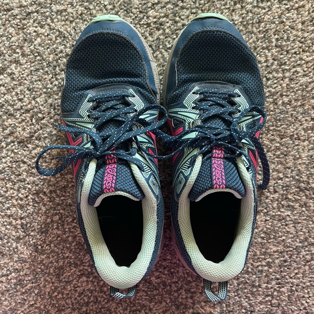 Asics Gel-venture 8.